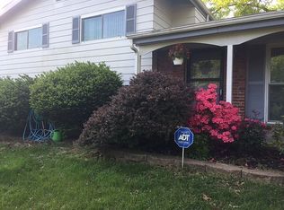 11110 De Malle Dr, Saint Louis, MO 63146