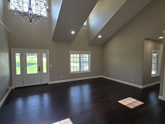 4th image of 1265 Lakeview Ln