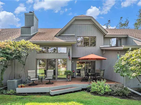 700 Fairways Dr APT 14, Harbor Springs, MI 49740