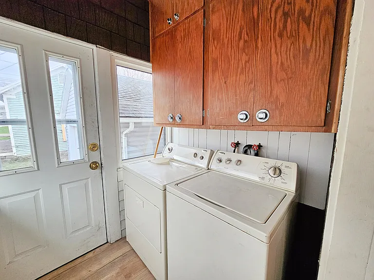 404 W Market St — Photo 12