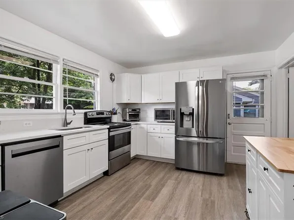 3814 Manor Dr, Greensboro, NC 27403