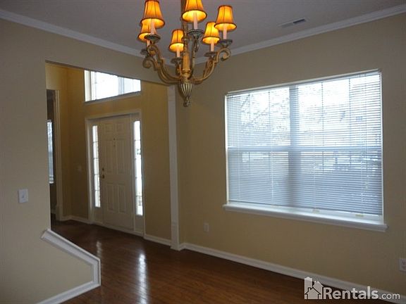 4th image of 150 E Columbine Ln