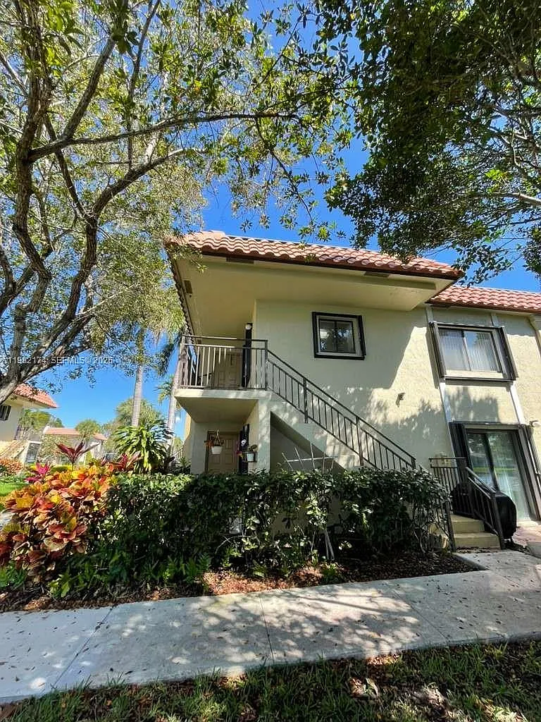 2 bed, 1231 sqft, $2,400 — Photo 2