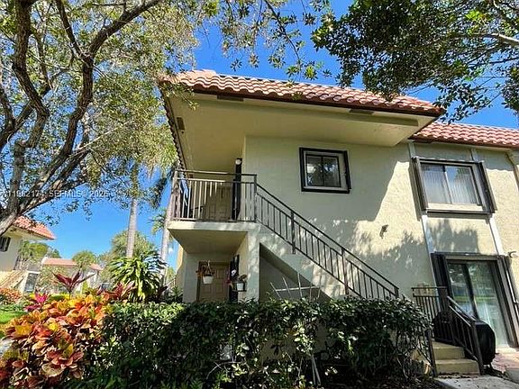 2nd image of 436 Lakeview Dr