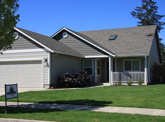 2nd image of 1753 NW Woodland Dr