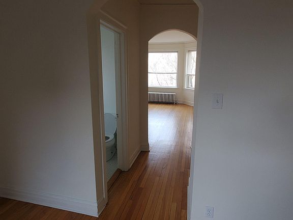 3rd image of 1702 N Richmond St #206