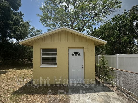 3rd image of 438 Country Club Dr