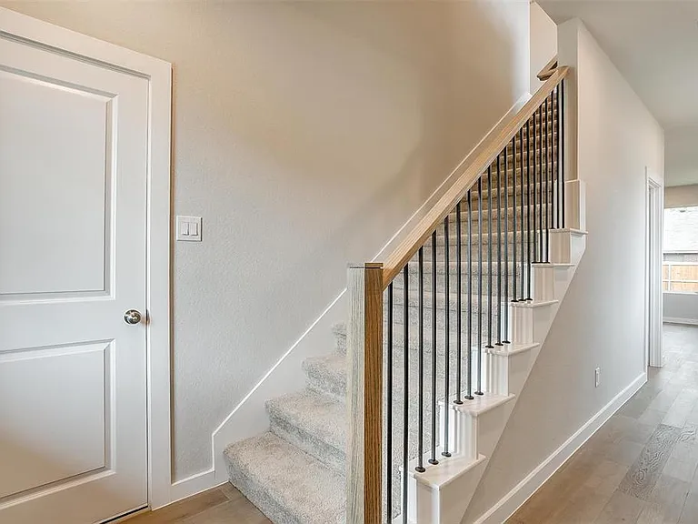 4525 Hogans Alley Dr — Photo 5