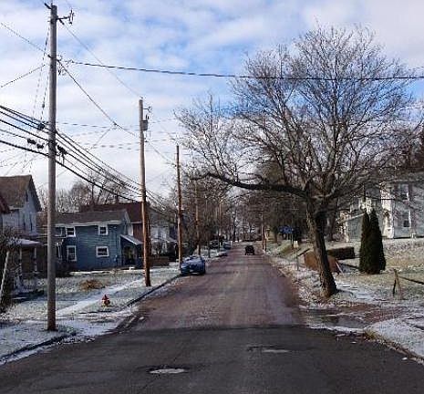 2nd image of 857 Oak Ave SE