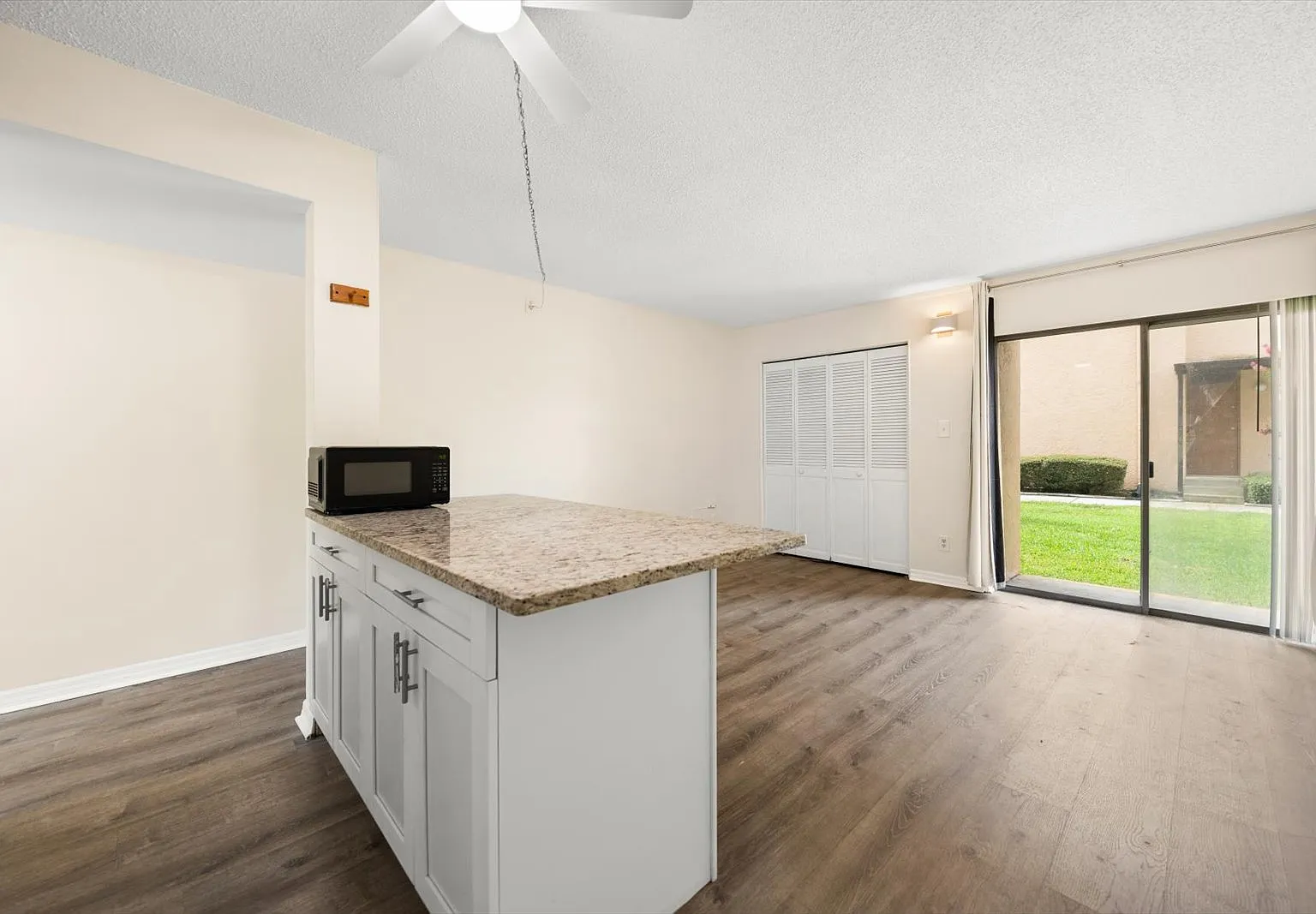 Studio, 391 sqft, $1,150 — Photo 2