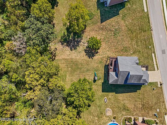 5th image of 304 Blue Spruce Dr