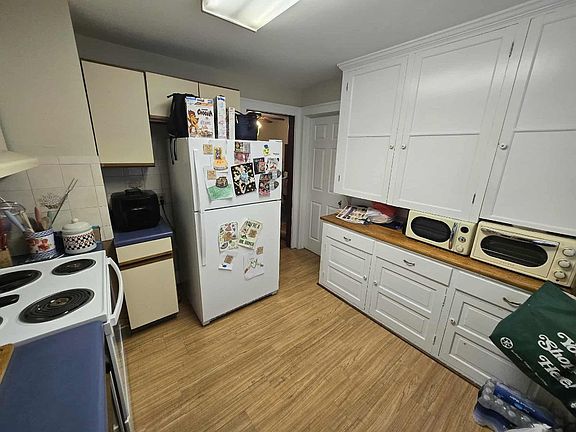 2nd image of 186 Lincoln Blvd Floor 1