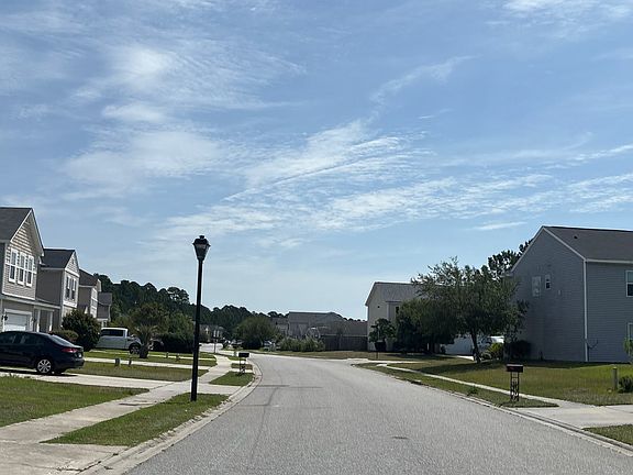 4th image of 182 Lakepointe Dr