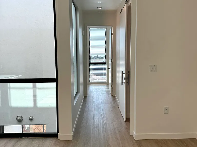 4575 Santa Monica Blvd #202 — Photo 17