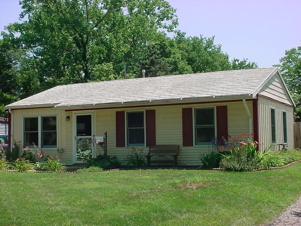 1st image of 209 Crestview Dr