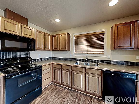 5th image of 1383 Orchid Ave #1383