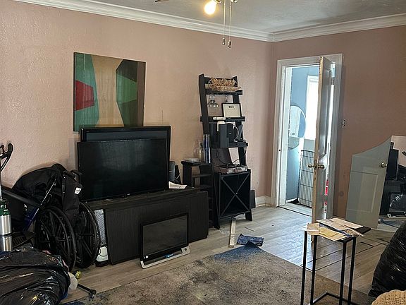 2nd image of 903 Mosby Rd