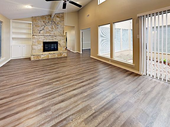4th image of 1204 Rockmoor Dr