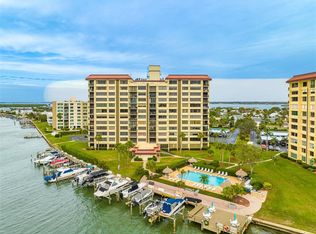 736 Island Way APT 302, Clearwater, FL 33767