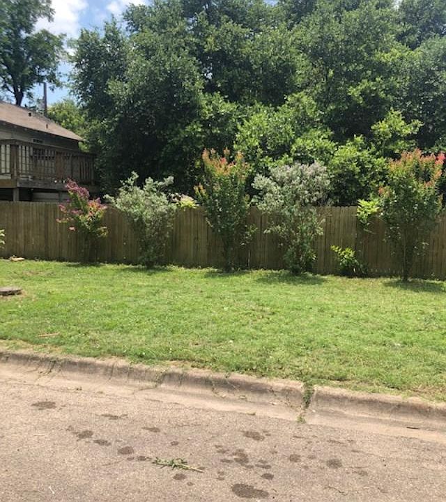 2nd image of 215 W Munroe Ave