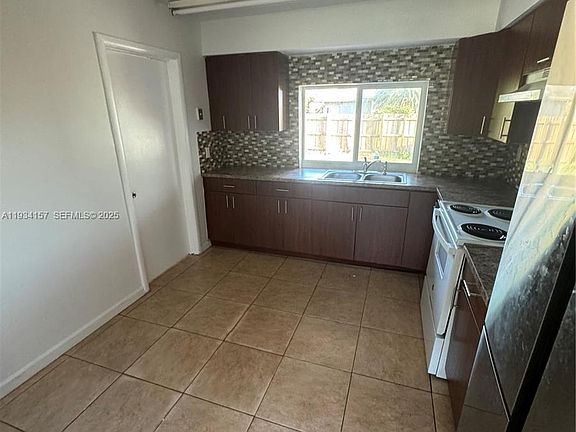 5th image of 8511 NW 11th St