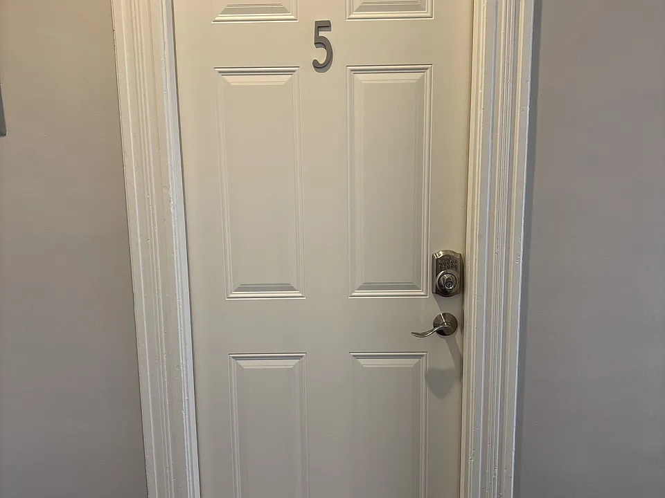 213 Main St N #5