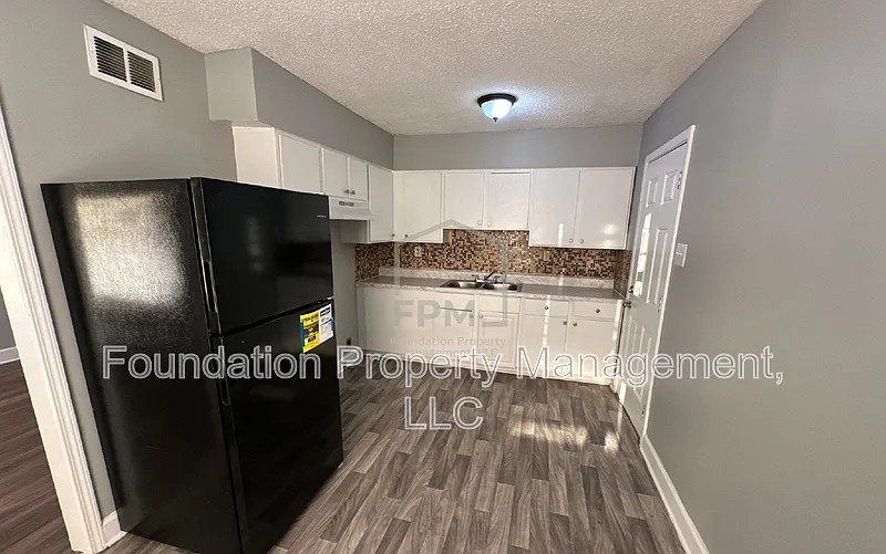 2 bed, 1.0 bath, 817 sqft, $800 — Photo 3