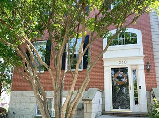 210 Cassidy Ln, Elgin, IL 60124