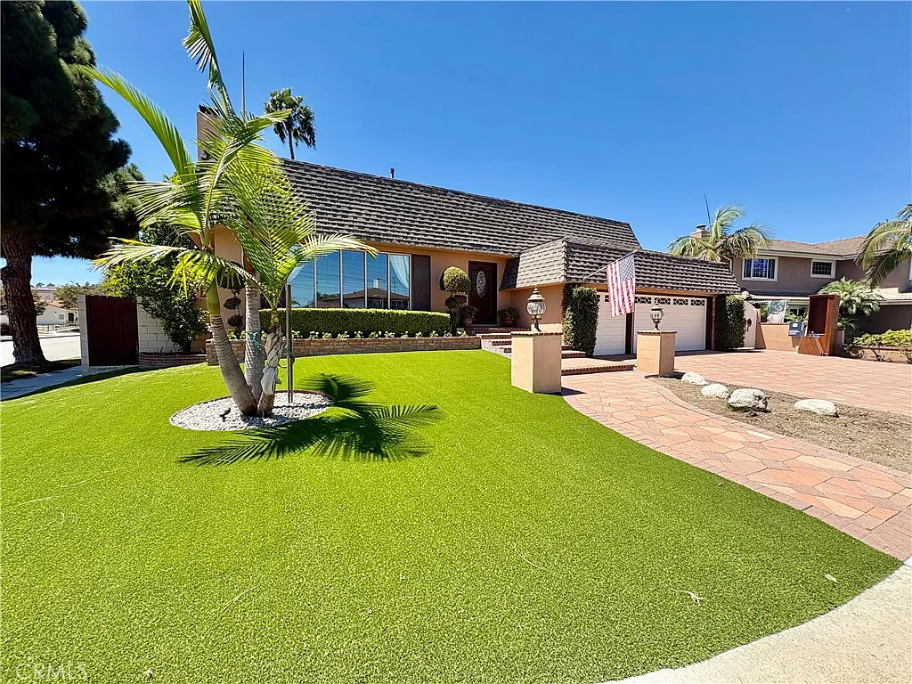 5 bed, 2684 sqft, $6,700 — Photo 2