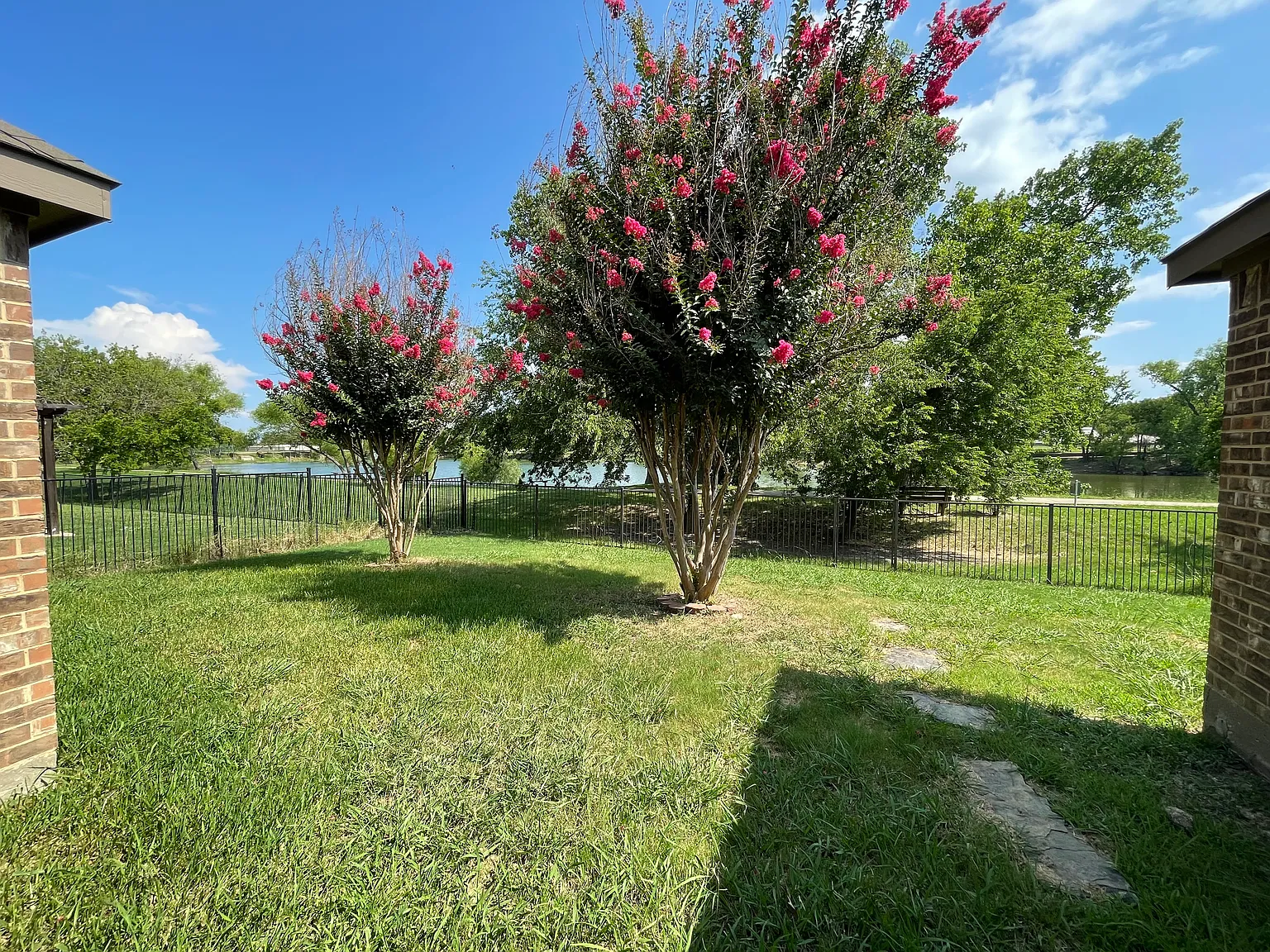 3 bed, 1720 sqft, $2,100 — Photo 1