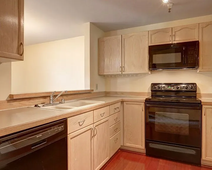 901 Sunset Blvd NE #D213 — Photo 7