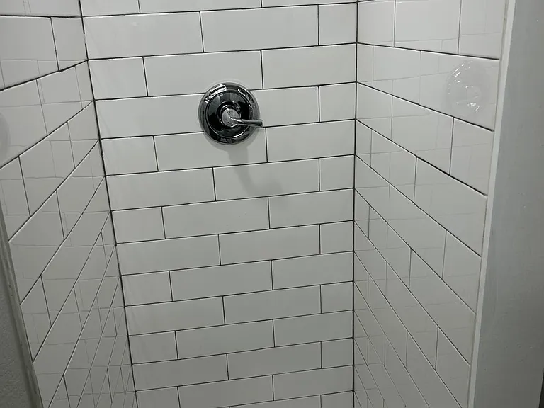 121 S Fuller St — Photo 3