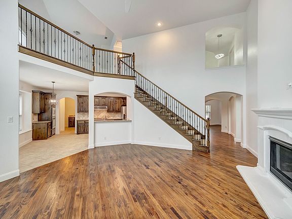 5th image of 1608 Bradford Grove Trl