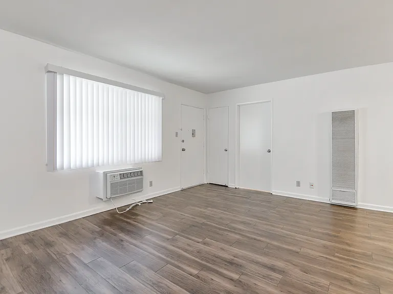 1799 N Hollywood Way #C — Photo 4