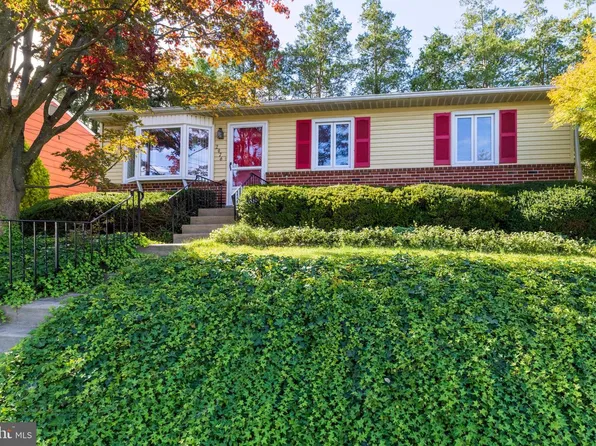 2976 Carnation Ave, Willow Grove, PA 19090