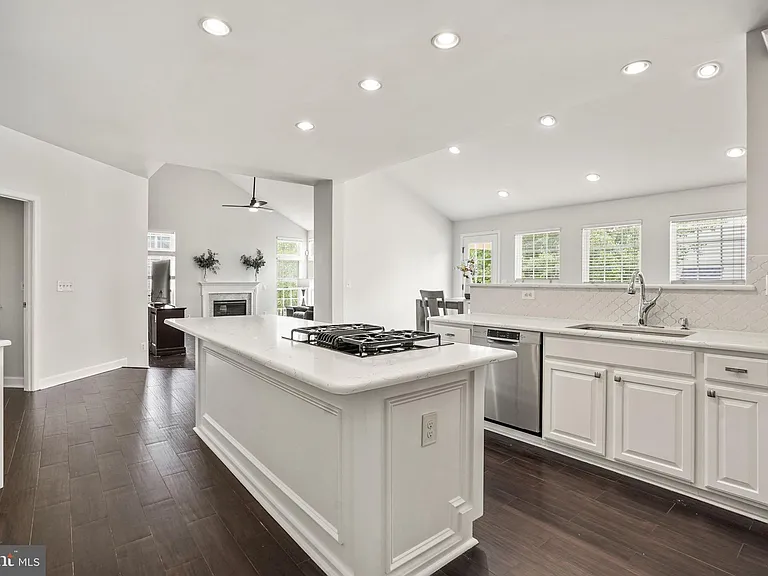 6032 Gholson Bridge Ct — Photo 8