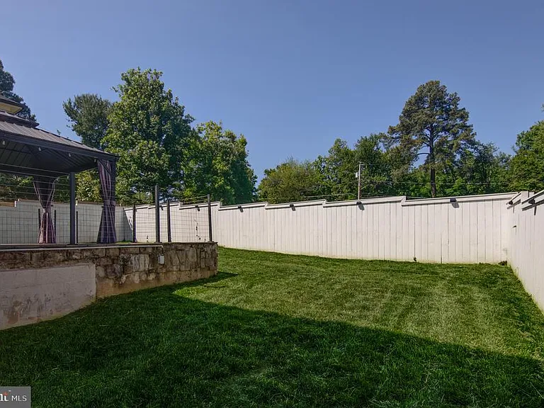 1628 Great Falls St — Photo 6