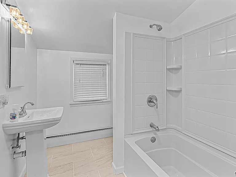 11 Winmar Cres — Photo 29