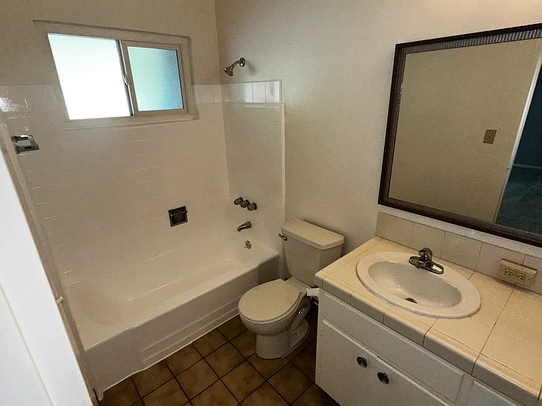 Woodside Manor — Photo 9