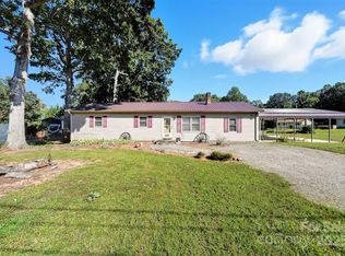 1538 Kings Rd, Hickory, NC 28602