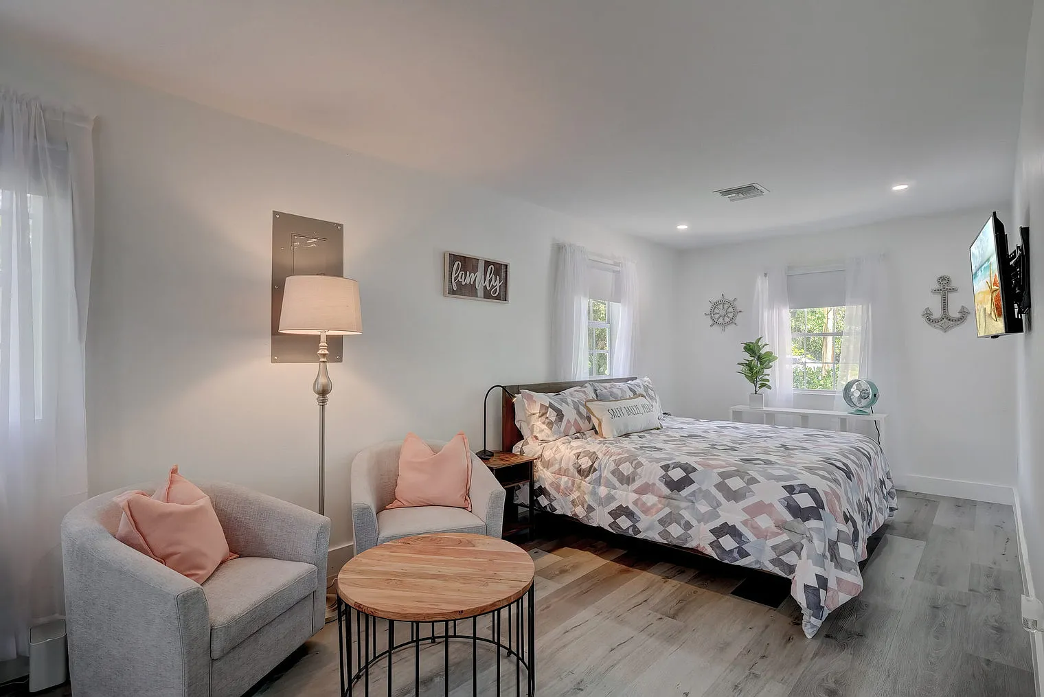 Studio, 1.0 bath, 290 sqft, $3,742 — Photo 1