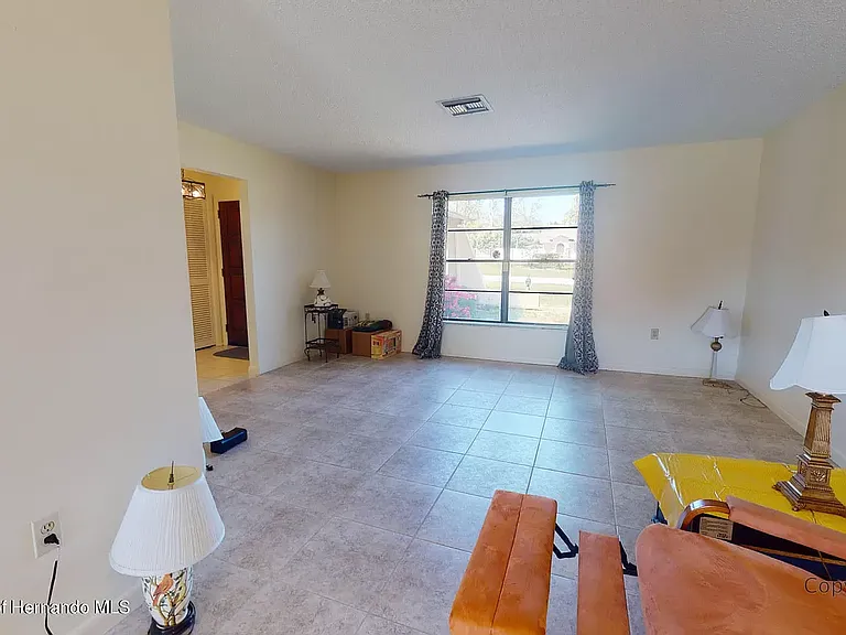 1332 Bentley Ave — Photo 2