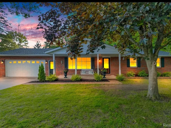 3615 State Rd, Fort Gratiot, MI 48059