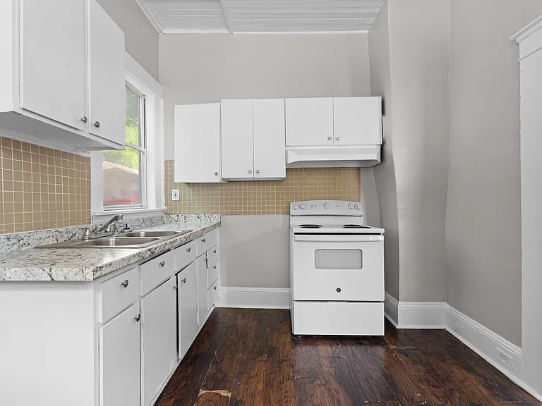 853 Saint Clair St — Photo 19