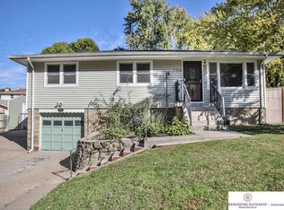 2104 Pleasantview Ln, Bellevue, NE 68005