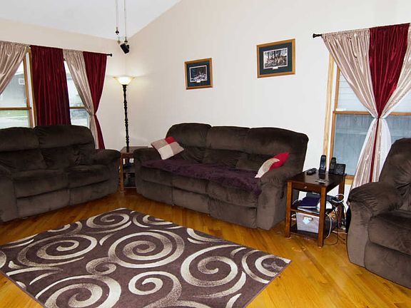 2nd image of 1013 N Harvard Ave