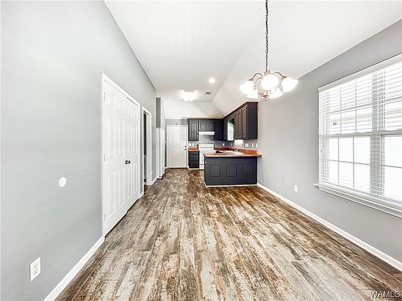 4th image of 2419 Starlight Dr