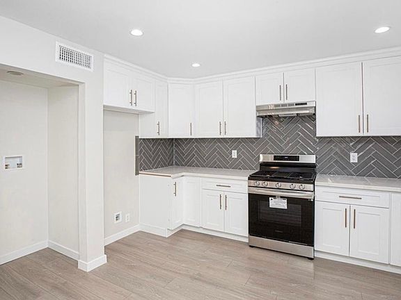 2nd image of 9414 Moonbeam Ave Unit 16