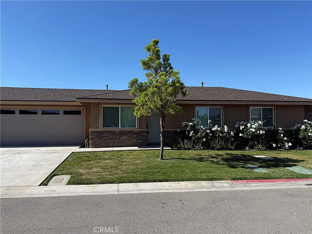Building Photo - 34619 Pinewood Ct