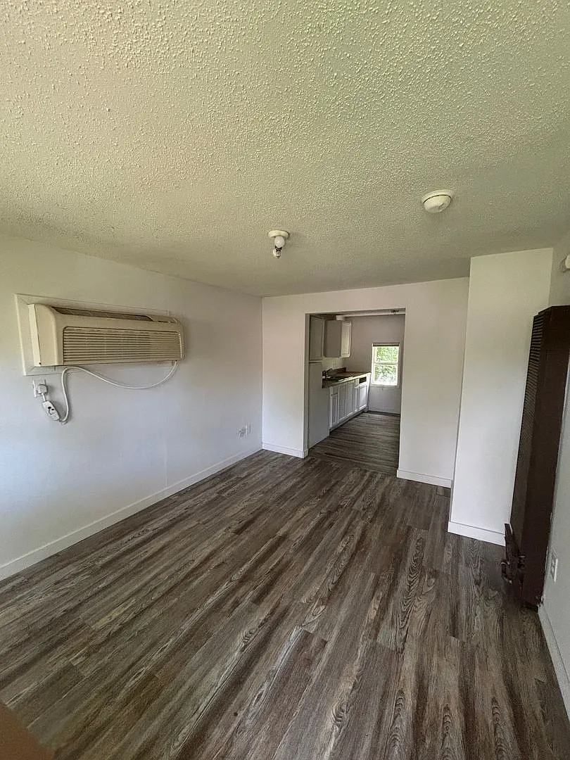 Charming home 2 bed 1 bath — Photo 2